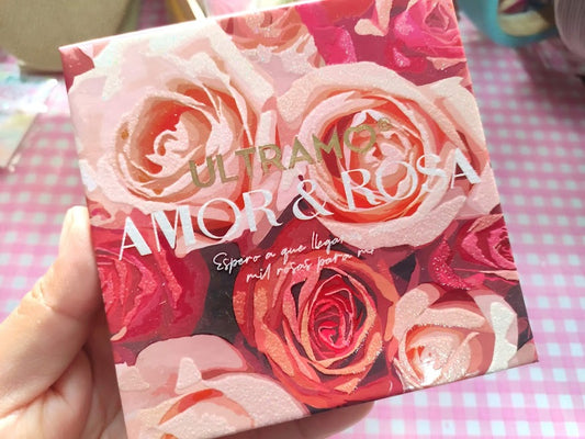 Paleta de sombras AMOR & ROSA de Ultramo